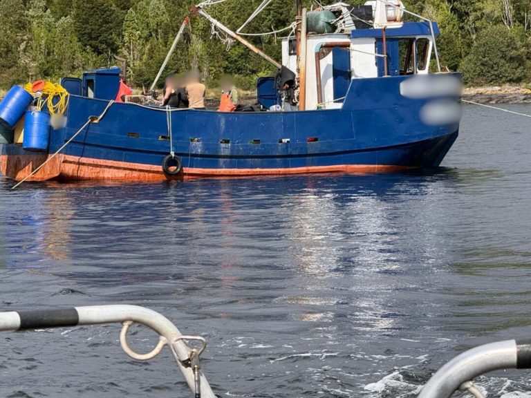 Nuevamente sorprenden a embarcación sin autorización extrayendo recursos en Aysén