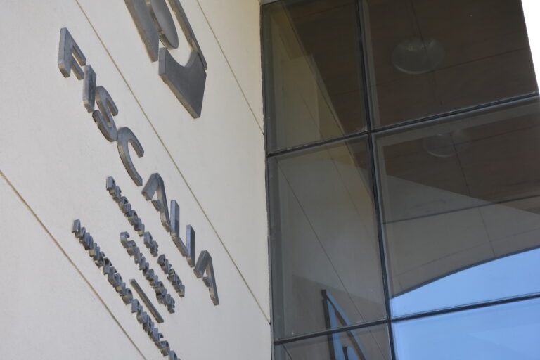 Fiscalía solicita reformalizar causa por fraude al fisco en que uno de los imputados es parlamentario